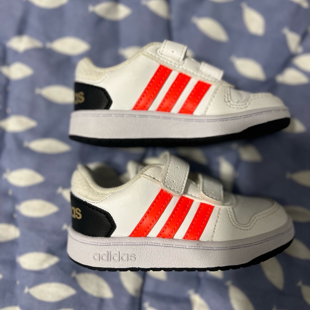 Adidas Hoops 2.0 size 7 toddlers